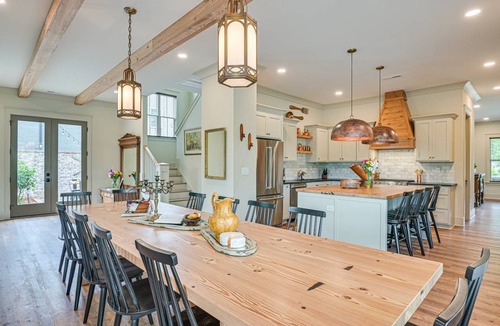 Belmont Historic District House | 371 m² House ∙ 5 bedrooms ∙ 10 guests