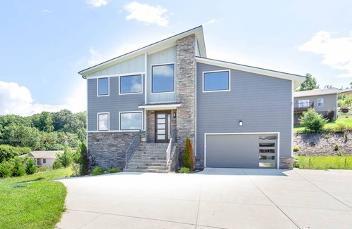 Asheville House | 376 m² House ∙ 6 bedrooms ∙ 15 guests