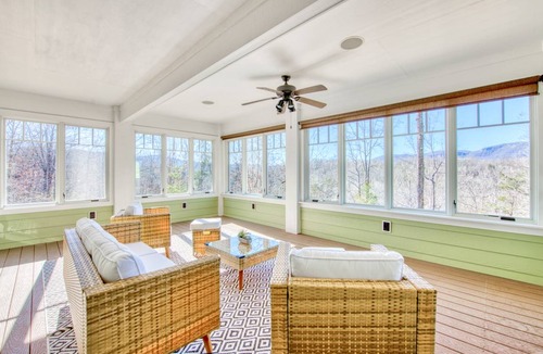 Mill Spring House | 376 m² House ∙ 6 bedrooms ∙ 14 guests