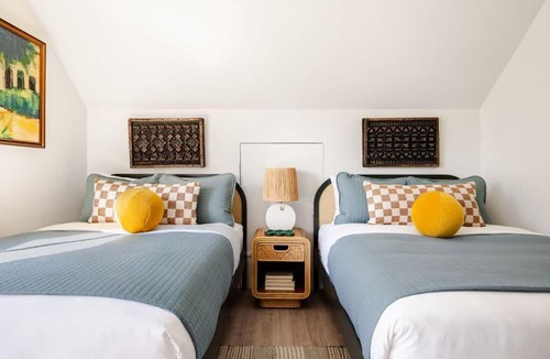 Thunderbolt House | 38 Guests 12 Bedroom Compound Private Pool