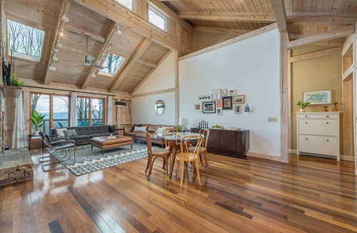 Royal Pines House | 390 m² House ∙ 6 bedrooms ∙ 10 guests
