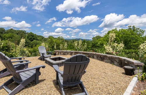 Mars Hill House | 390 m² House ∙ 7 bedrooms ∙ 18 guests