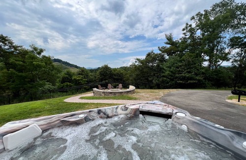 Lansing House | 392 m² House ∙ 4 bedrooms ∙ 14 guests