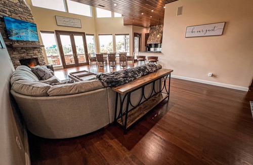 Lansing House | 392 m² House ∙ 4 bedrooms ∙ 14 guests