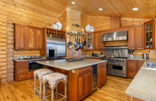 Old Fort Cabin | 397 m² Cabin ∙ 3 bedrooms ∙ 10 guests