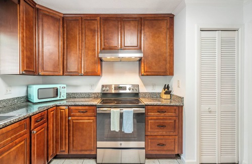 North Raleigh House | 3bd/Centrally located/stylish/North Hills/PNC arena/Crabtree Valley Mall