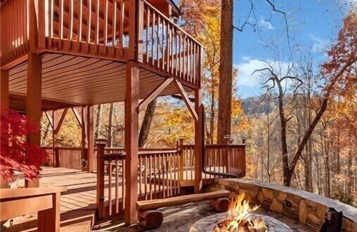 Ridgewood Estates House | 3BR /3.5 BA, Stone Fire-Pit area, 2 short walking trails, Hot-Tub!