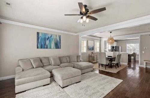 Wesley Heights House | 3BR/3.5bath Uptown Aloft house.