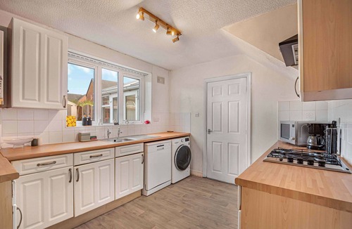 Birch House | 3BR Contractor-Ready Home Parking Middleton
