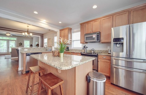 Wesley Heights House | 3BR MID TERM Gem—Walk to BofA Stadium & South End!