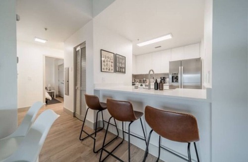 Charlotte Center City Apartment | 3BR Modern Apt Central Location w/Wifi & Fitness