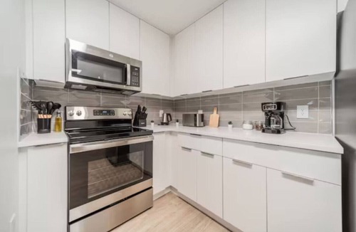 Charlotte Center City Apartment | 3BR Modern Apt Central Location w/Wifi & Fitness
