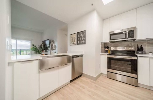 Charlotte Center City Apartment | 3BR Modern Apt Central Location w/Wifi & Fitness