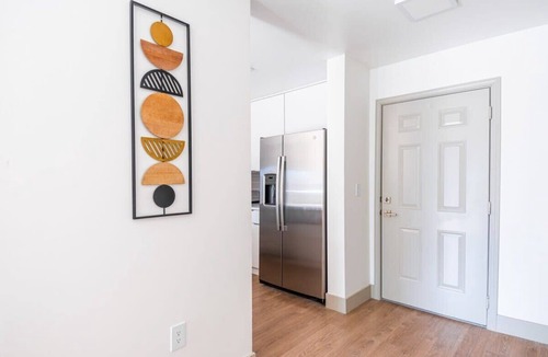Charlotte Center City Apartment | 3BR Premium Downtown Apartment with Office & Gym