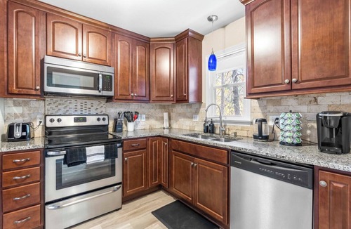 Southwest Raleigh House | 3BR with Personal TVs in Raleigh! 2 King Beds!