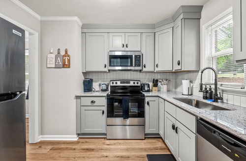 Southwest Raleigh House | 3BR with Personal TVs in Raleigh! 2 King Beds!