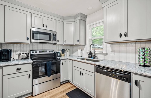 Southwest Raleigh House | 3BR with Personal TVs in Raleigh! 2 King Beds!