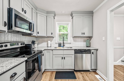 Southwest Raleigh House | 3BR with Personal TVs in Raleigh! 2 King Beds!