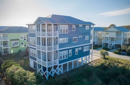Wilmington Beach House | 3BRS, Walk to beach, Beautiful views!