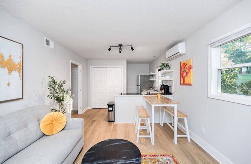 Southeast Raleigh Apartment | 3mi to Dwtn | Hot Tub & Fire Pit
