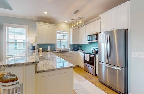St. James Condo | 3rd-floor condo with marina & Intercoastal Waterway views, porch, W/D, & AC