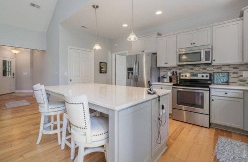 Sherrills Ford House | "3X THE FUN" at Lytton's Hideaway! Pet friendly! Sleeps up to 14! Boat Rental!