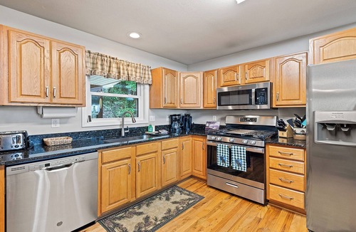 Waynesville House | 4,000ft in Elevation with Layered Mtn Views, HOT TUB, Wifi, Firepit, and privacy