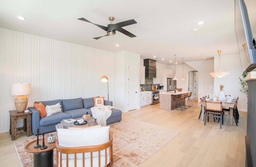 Nashville House | 4 BDR Stay for 12 w/Rooftop Deck & Firepit!