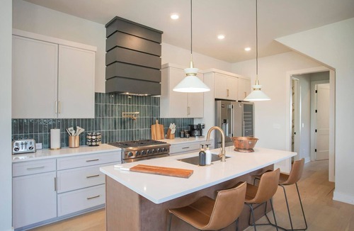 Nashville House | 4 BDR Stay for 12 w/Rooftop Deck & Firepit!
