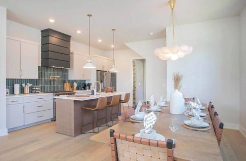 Nashville House | 4 BDR Stay for 12 w/Rooftop Deck & Firepit!