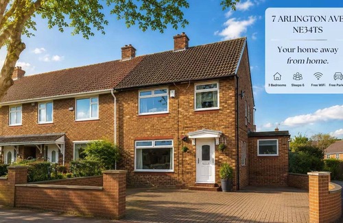 Newcastle-upon-Tyne House | 4-bed home, 9 parking spaces, all bills included, Newcastle NE3.