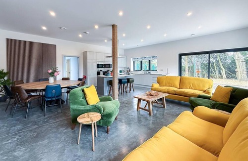 Acton House | 4 Bed in Acton (oc-k40259)