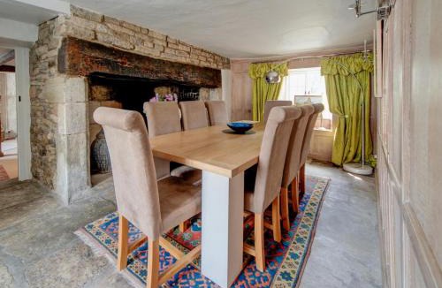 Corfe Castle Village House | 4 Bed in Corfe Castle oc-ic126