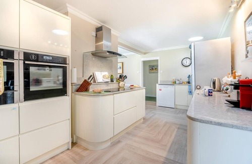 Godalming Cottage | 4 Bed in Godalming (oc-b30296)