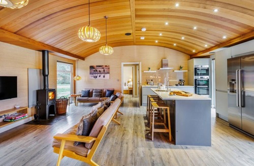 Llansantffraid-ym-Mechain Ski Chalet | 4 Bed in Llansanffraid (oc-p30384)