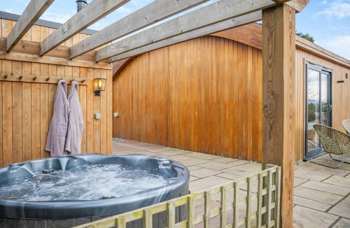 Llansantffraid-ym-Mechain Ski Chalet | 4 Bed in Llansanffraid (oc-p30384)