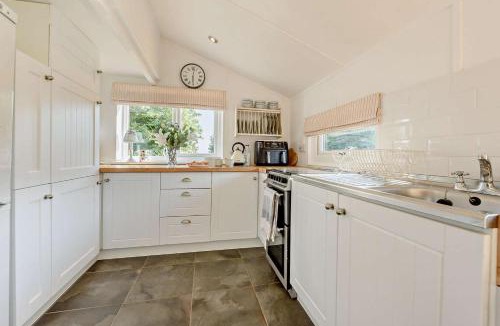 Llansteffan Cabin | 4 Bed in Llansteffan oc-e27710