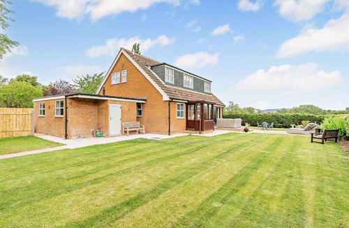 Great Broughton Cottage | 4 Bed in Middlesbrough (oc-96213)