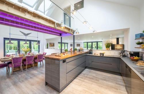 Haverhill House | 4 Bed in Steeple Bumpstead oc-hatch