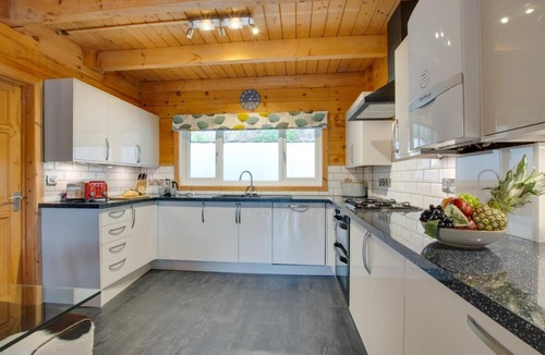 Little Petherick Ski Chalet | 4 Bed in Wadebridge (oc-p00066)