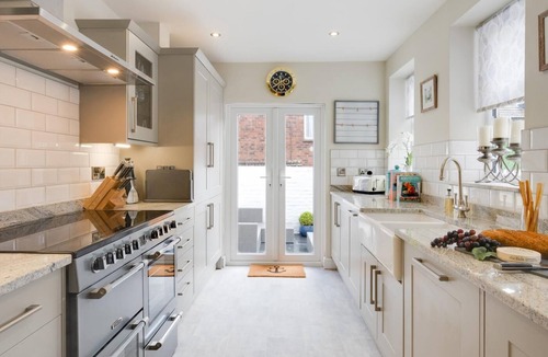 West Cliff Cottage | 4 Bed in Whitby (oc-w1030)