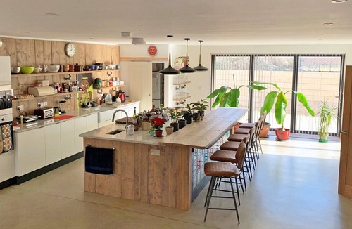 Middleton-on-Sea Cottage | 4 bedroom accommodation in Bognor Regis