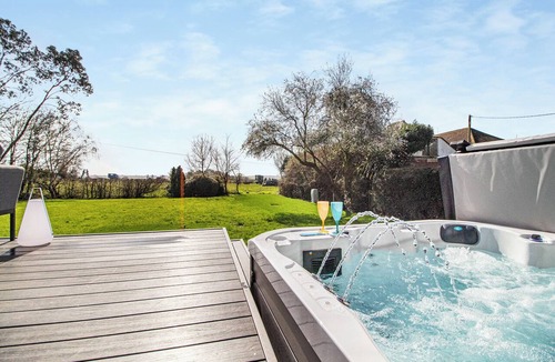 Layer Marney Cottage | 4 bedroom accommodation in Peldon, near Colchester