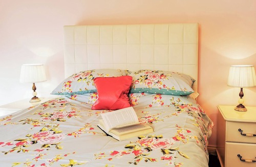 Weston Rhyn Cottage | 4 bedroom accommodation in Weston Rhyn, near Oswestry