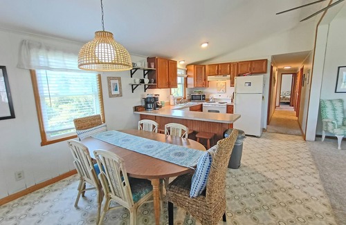 Salvo Cottage | 4-bedroom cottage with short walk to beach. A/C, Wifi, Pets accepted