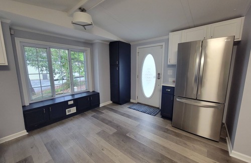 New London House | 4-bedroom waterfront house in welcoming New London with WiFi and kayaks.