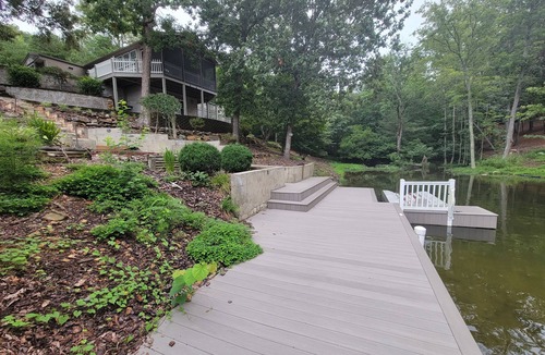 New London House | 4-bedroom waterfront house in welcoming New London with WiFi and kayaks.
