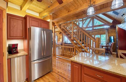 Waynesville House | 4 BR Mountain cabin with beautiful long range views in quiet gated community