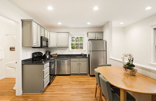 Asheville House | 4-Cottage Group Retreat- Hottub | FirePit | Grills