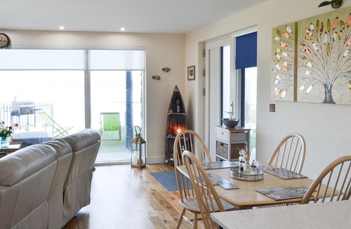 Oban House | 4 Dolphins